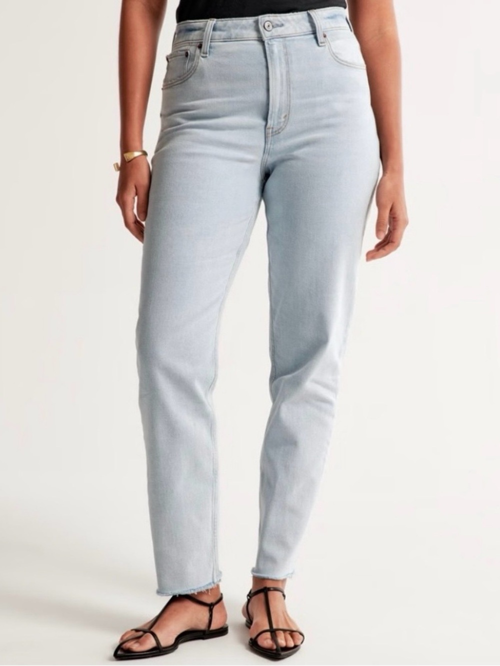 Abercrombie & Fitch The Mom High-Rise Light Wash Jeans
